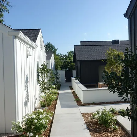 Whitetail Court Hotel-3